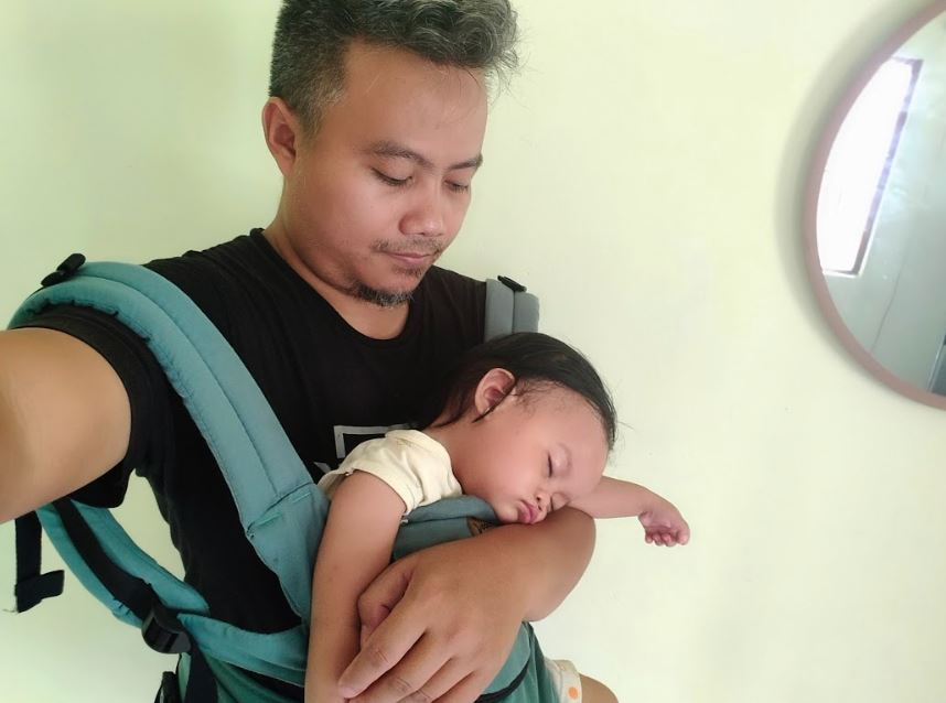 gendongan bayi hadap depan